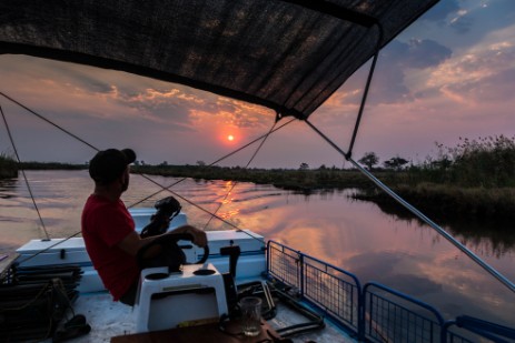 Sonnenuntergang auf Bootstour mit Dan am Kwando im Caprivi