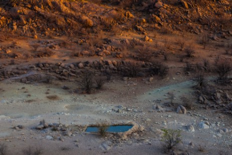 Wasserloch bei Etosha Roadside Halt & Lodge 