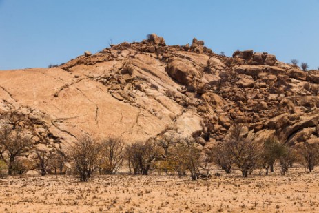 Felsen bei Aabadi Mountain Camp