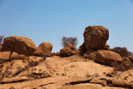 Felsen bei Aabadi Mountain Camp