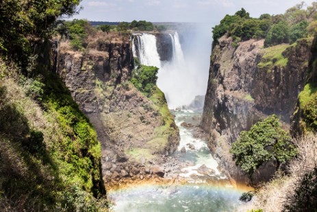 Victoria Falls mit Regenbogen